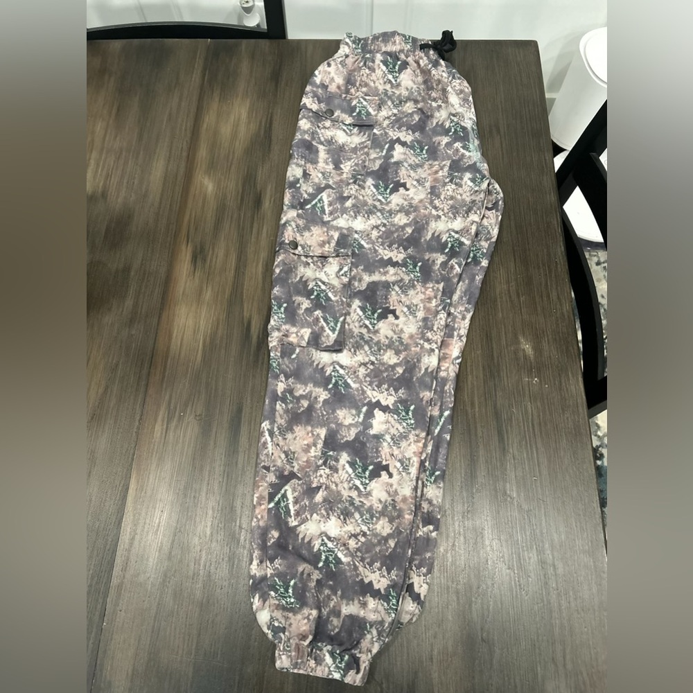 men’s camo athletic cargo pants